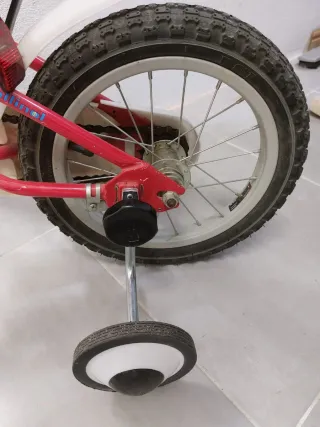 Bicicleta infantil roja Cars 14