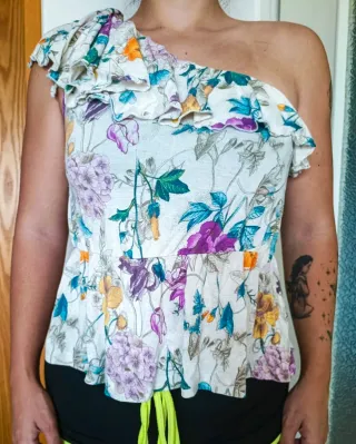 Top monospalla floreale