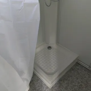 Vendo semi-usado Caseta oficina con baño