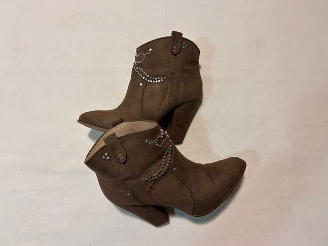 Botines Cowboy Zara Marrones Mujer con tachuelas