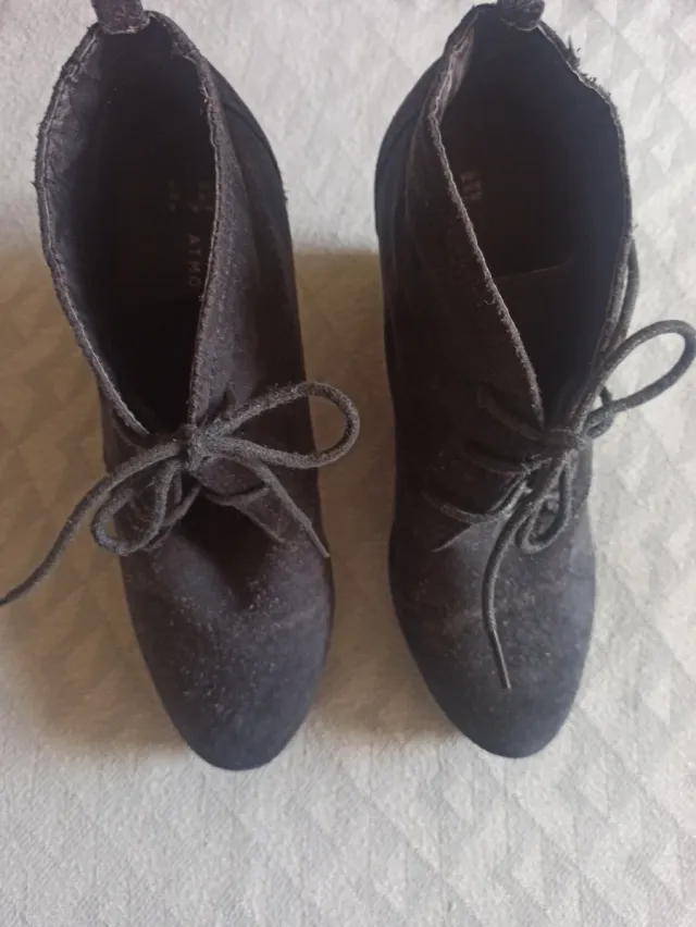 Botines cuña negros