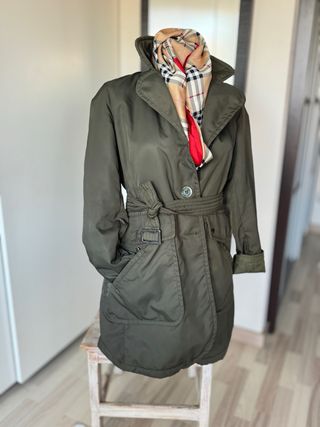 Gabardina Burberry ,precio en tienda 1200€ 