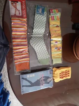 4 calcetines largos y leotardos