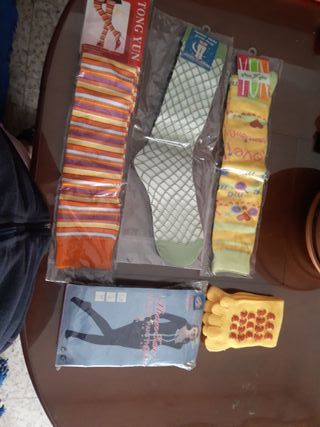 4 calcetines largos y leotardos