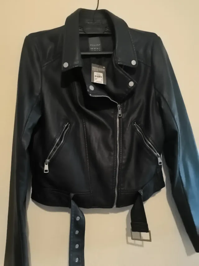 Cazadora efecto piel azul