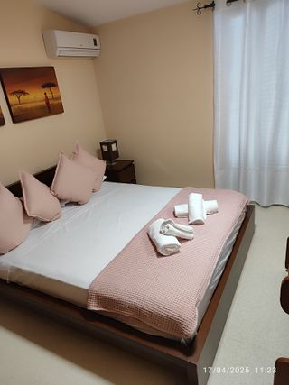 ADOSADO TURISTICO CERCA DE CASTILLO DE SANTIAGO.