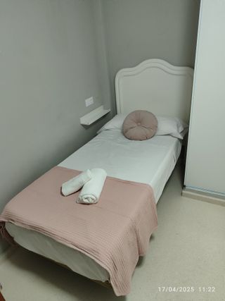 ADOSADO TURISTICO CERCA DE CASTILLO DE SANTIAGO.