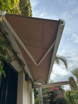 Toldo eléctrico 280cm beige con mando