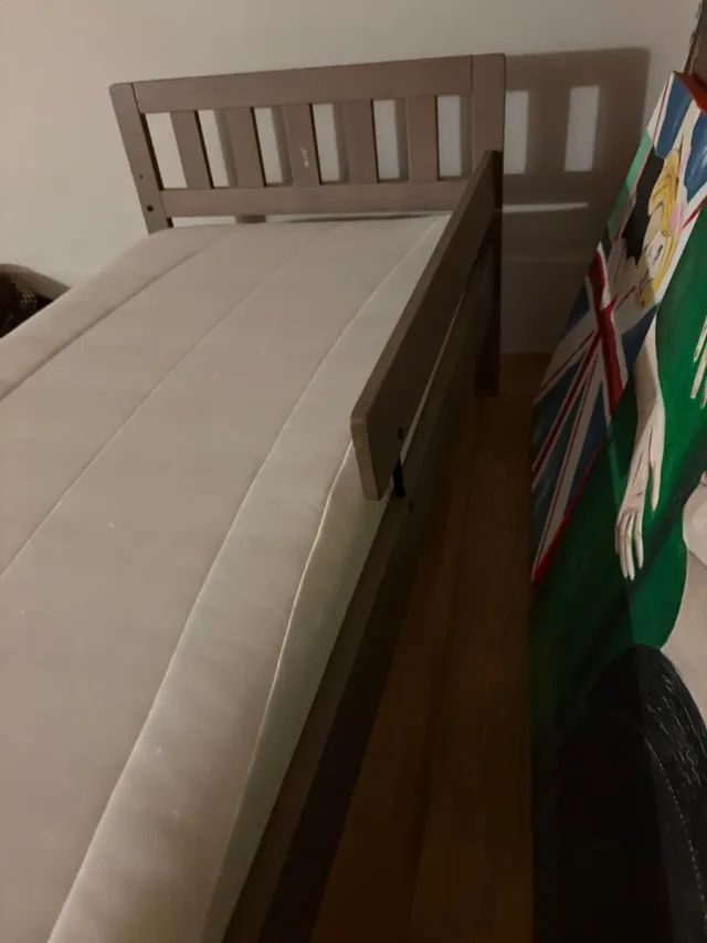Cama infantil de madera