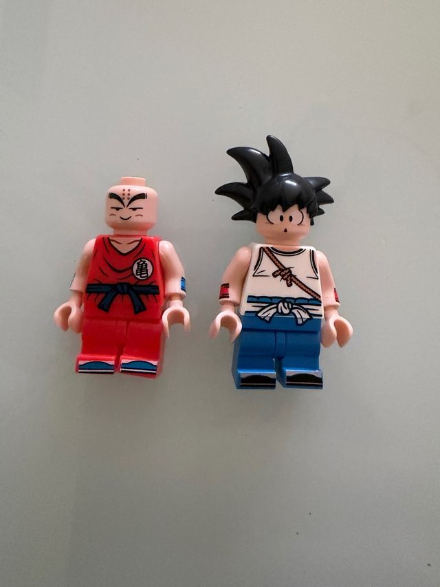 Personaggi di Goku e Krilin Dragon Ball in stile Lego