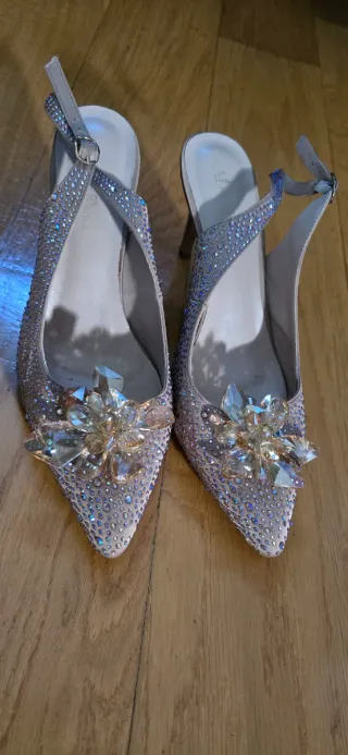 Zapatos de fiesta Alma en Pena con pedrería