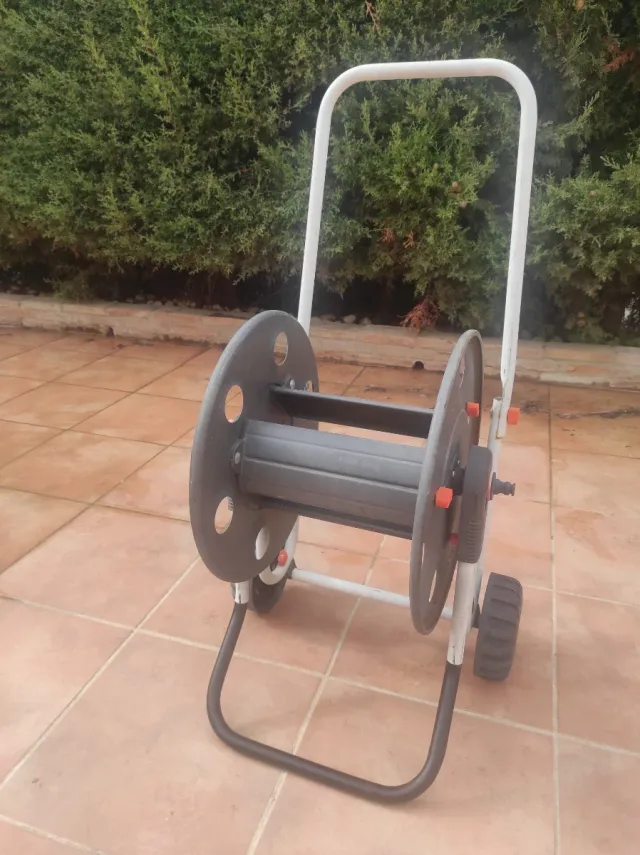 Carro enrollador manguera jardín