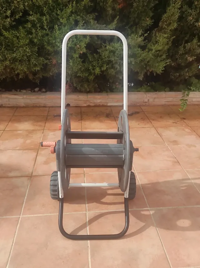Carro enrollador manguera jardín