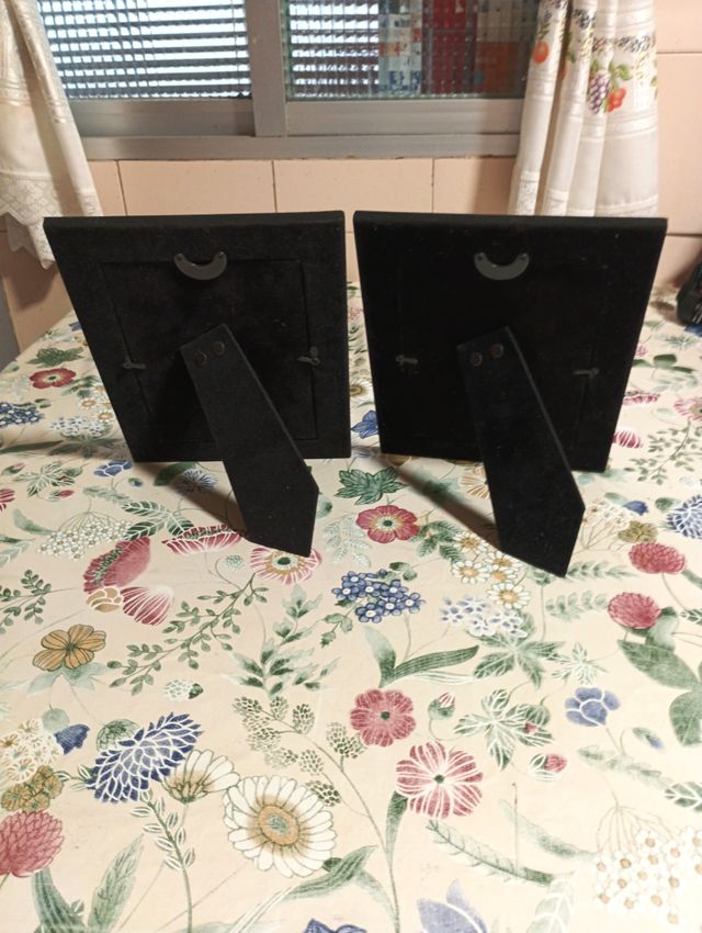 Dos marcos de foto plateados YIN´S.