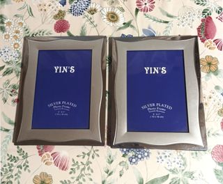 Dos marcos de foto plateados YIN´S