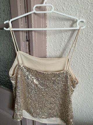 Top dorado con lentejuelas