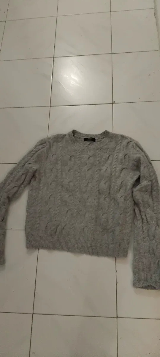Jersey Bershka trenzado gris mujer