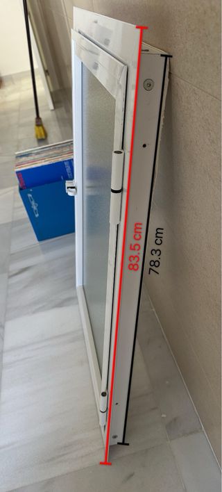 Ventana batiente aluminio cristal esmerilado