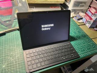 Samsung Galaxy Tab S9 FE+ con Spen y Teclado