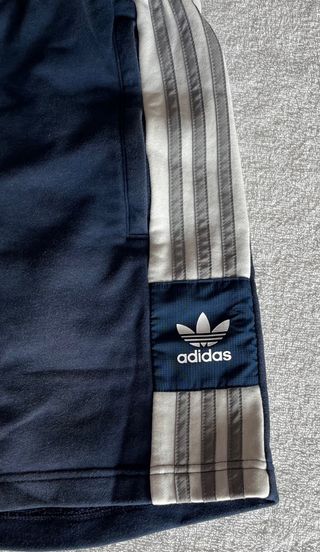 Pantalón corto Adidas azul marino