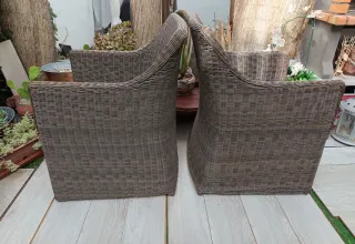 Dos sillones de ratán beige y marrón a 30 € c/ uno