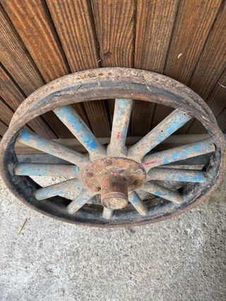 Llanta de Carro Antigua