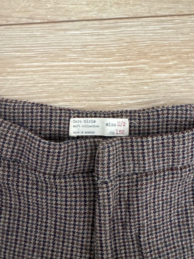 Pantalones de cuadros marrones y grises