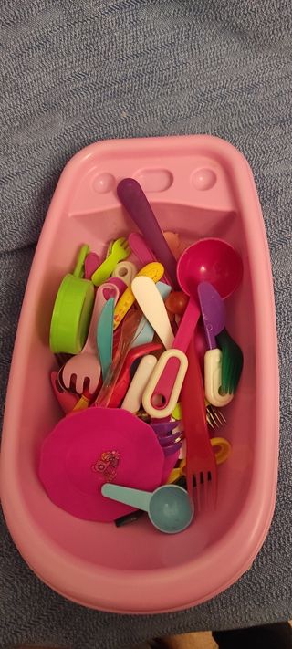 Cocina de juguete rosa y azul