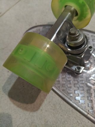 Patinete transparente con ruedas luminosas