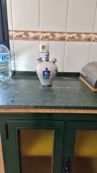 Botijo de cerámica antiguo