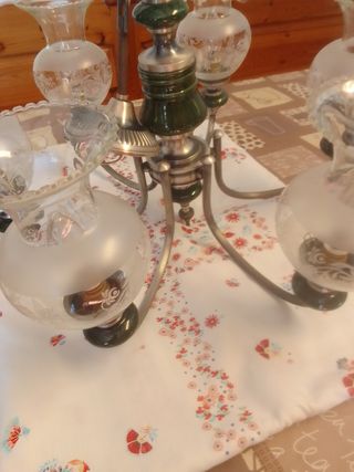 Lámpara araña con tulipas de cristal