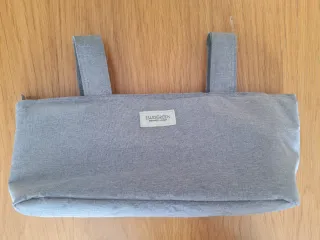Bolso para carrito de bebé gris.