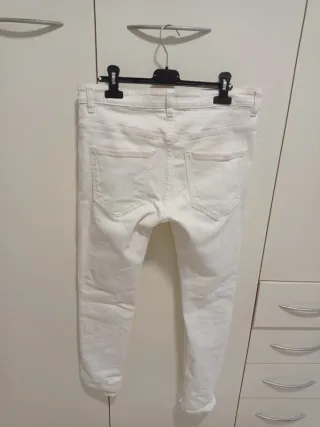 Jeans skinny bianchi strappati