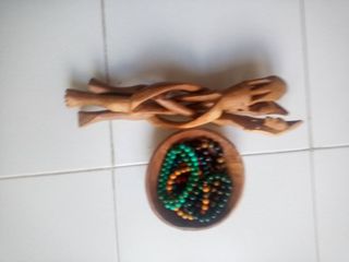 Porta plato africano tallado madera