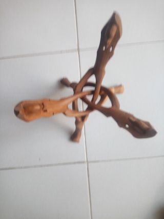 Porta plato africano tallado madera