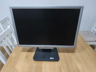 Monitor Acer 19 LCD con adaptador HDMI