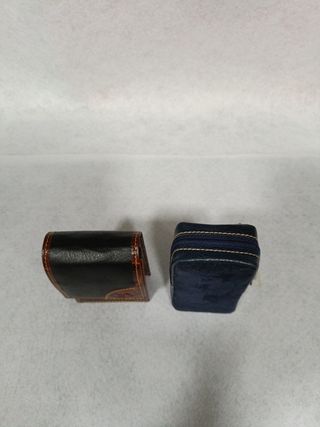 Lote pitillera y pañuelera de piel.