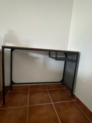 Escritorio Ikea Madera y Metal Negro