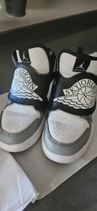 Zapatillas Nike Sky Jordan Talla 34 Niño