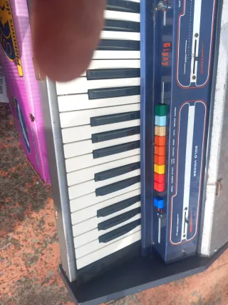 Teclado electrónico vintage