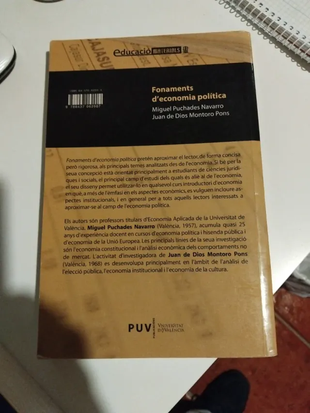 Fonaments d'economia política Una introducció p...