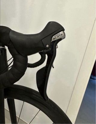 Bicicleta de carretera negra