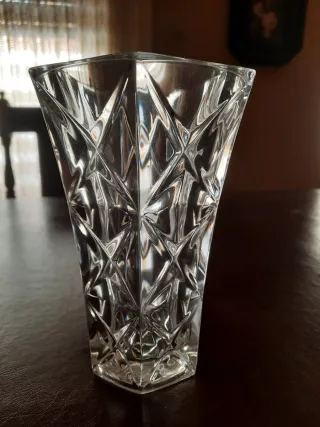 JARRÓN de cristal tallado