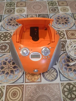 Radio CD Grundig 1440 Naranja/Plata
