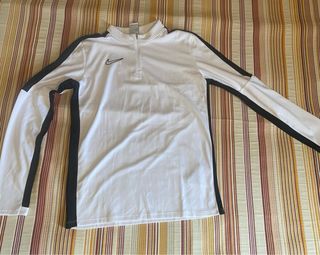 Chandal Nike negro y blanco. (XL niño, 158-170cm)