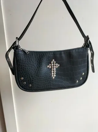 Borsa a spalla Y2K nera con borchie argento