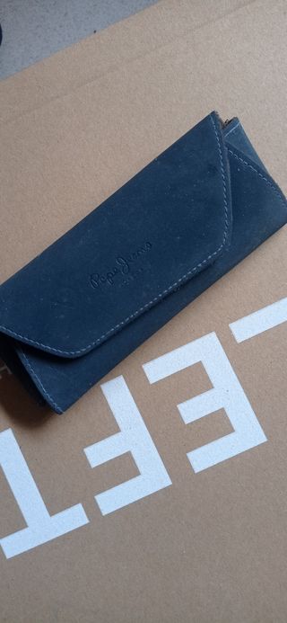 Gafas de sol Ray-Ban negras y moradas