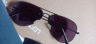 Gafas de sol Ray-Ban negras y moradas