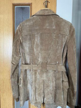 Chaquetón de mujer en piel vuelta color camel