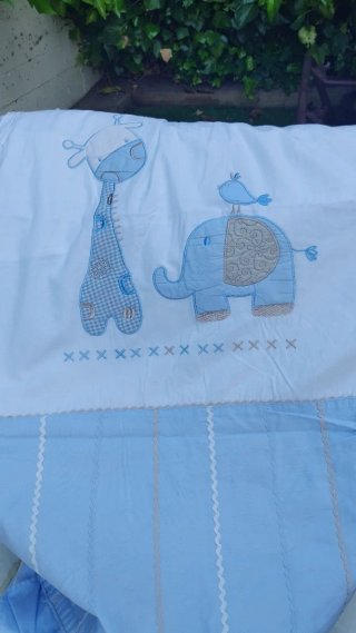 Funda edredón cuna y chichonera.